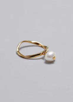 Bague à Pendentif Avec Une Perle