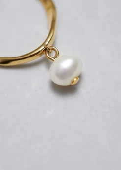 Bague à Pendentif Avec Une Perle