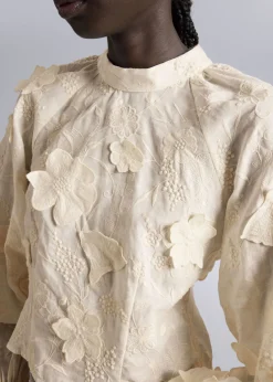 Blouse Courte à Motifs Floraux Appliqués