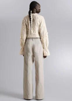 Blouse Courte à Motifs Floraux Appliqués