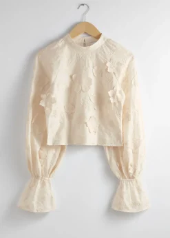 Blouse Courte à Motifs Floraux Appliqués