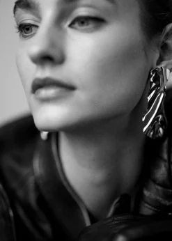 Boucles D’oreilles à L’effet Drapé Sculptural