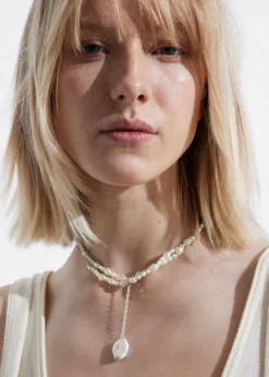 Collier Ras Du Cou En Perles à Pendentif