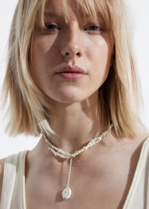 Collier Ras Du Cou En Perles à Pendentif