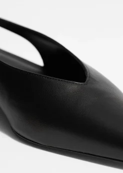 Escarpins à Bouts Pointus Et Bride Arrière