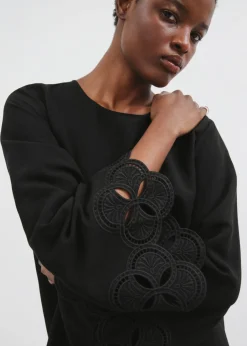 Robe Courte à Manches Larges