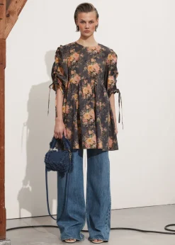 Robe Courte à Manches Volumineuses
