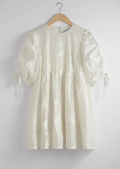 Robe Courte à Manches Volumineuses