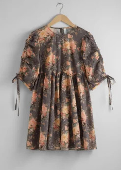 Robe Courte à Manches Volumineuses