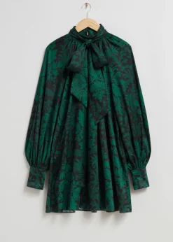 Robe Courte Avec Nœud