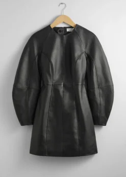 Robe Courte Sculpturale En Cuir